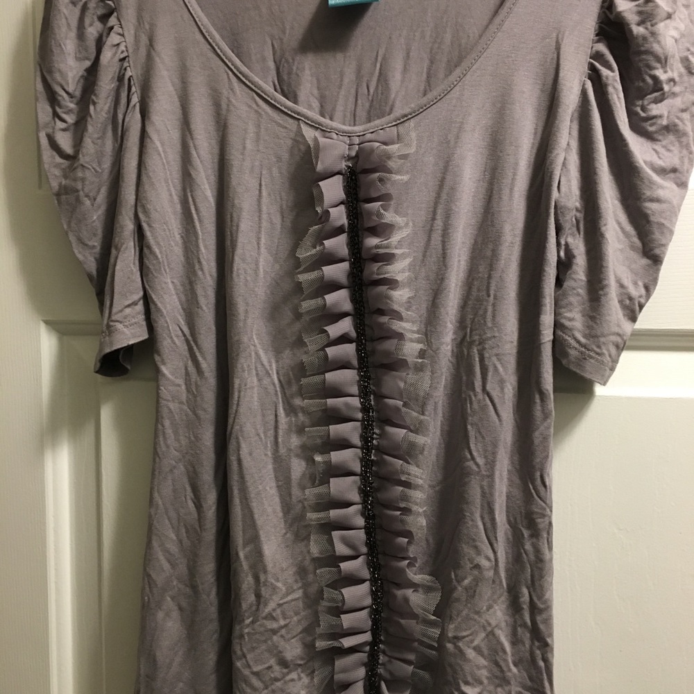 Grey ruffle/chain front t-shirt